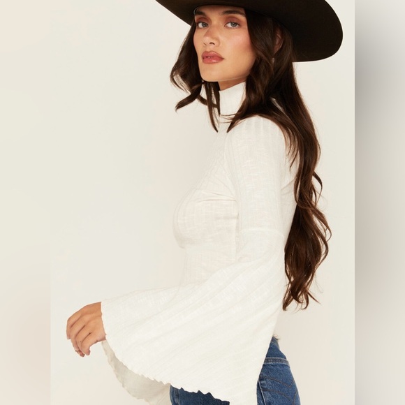 SHYANNE🤍TOP - Picture 2 of 7